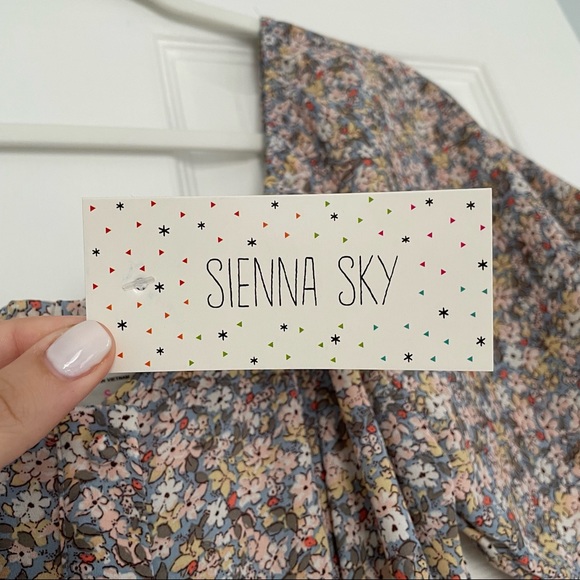 NWT Sienna Sky Floral Dress - Picture 9 of 9